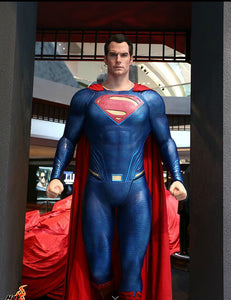 Superman vs Batman, human-size band do toy exhibited.