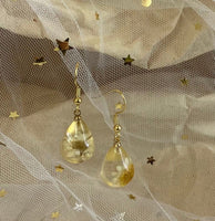 Daisy Pressed Flower Earrings | Dry White Flower Teardrop Earrings | Resin Floral Dangle | Real Dried Flower Daisy Drop Earrings