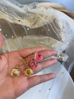 Daisy Pressed Flower Earrings | Dry White Flower Teardrop Earrings | Resin Floral Dangle | Real Dried Flower Daisy Drop Earrings