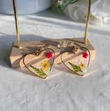 Heart shape handmade dried flower earring | Two real dried flowers and grass | Gold earrings | Dangle earring | Drop earrings