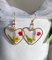 Heart shape handmade dried flower earring | Two real dried flowers and grass | Gold earrings | Dangle earring | Drop earrings